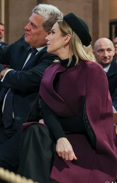 Marta Nawrocka w katedrze Notre-Dame w Paryżu