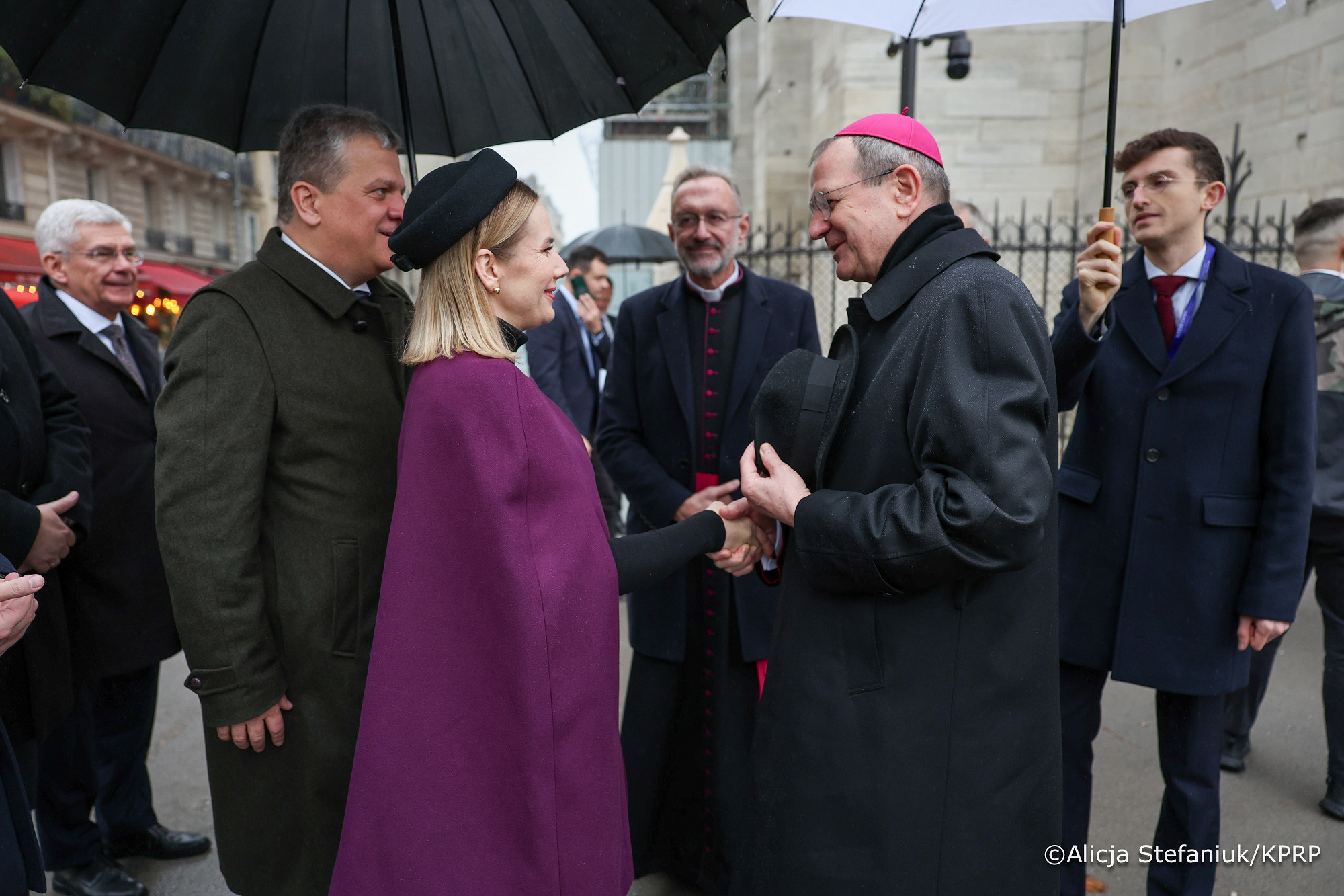 Marta Nawrocka w katedrze Notre-Dame w Paryżu
