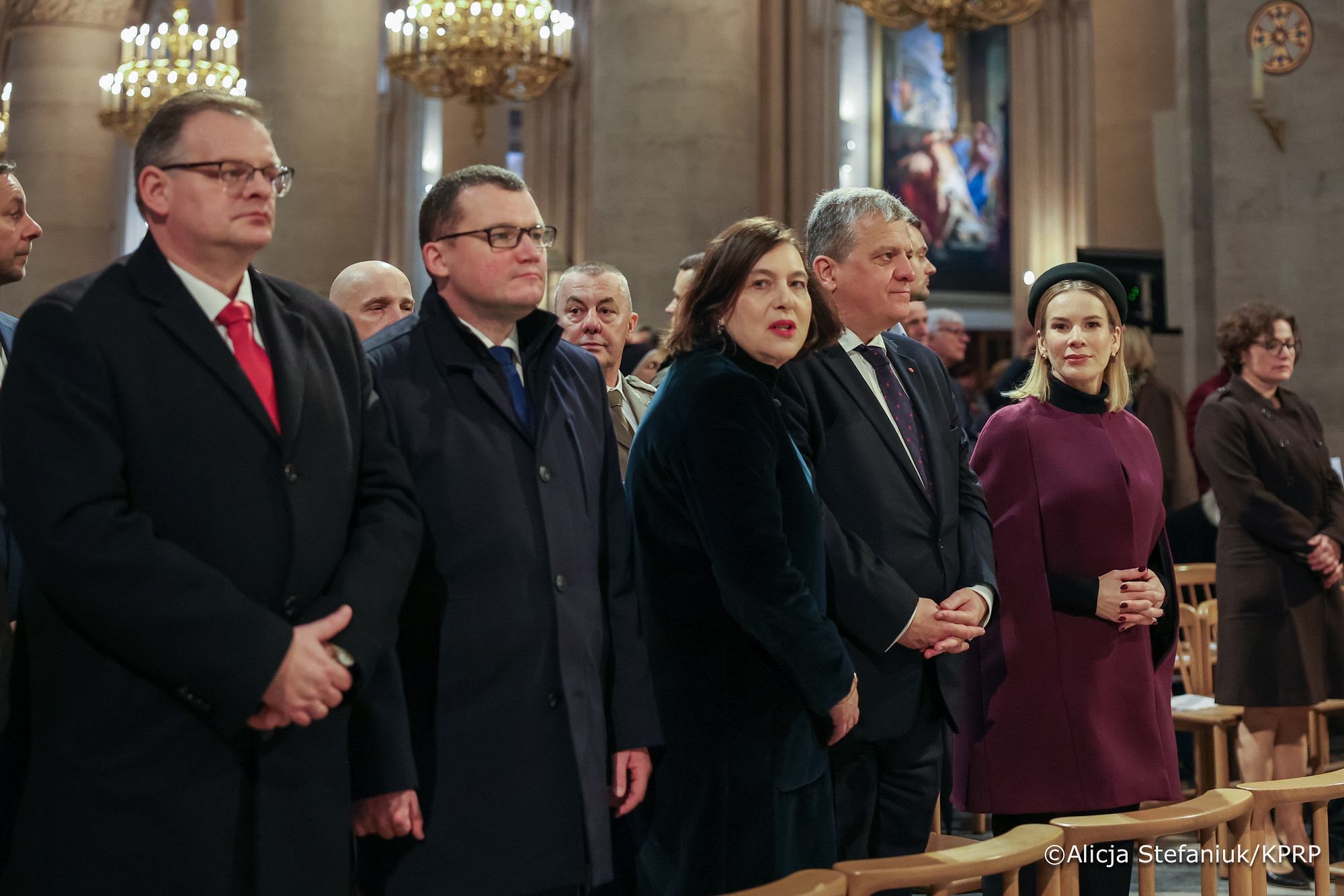 Marta Nawrocka w katedrze Notre-Dame w Paryżu