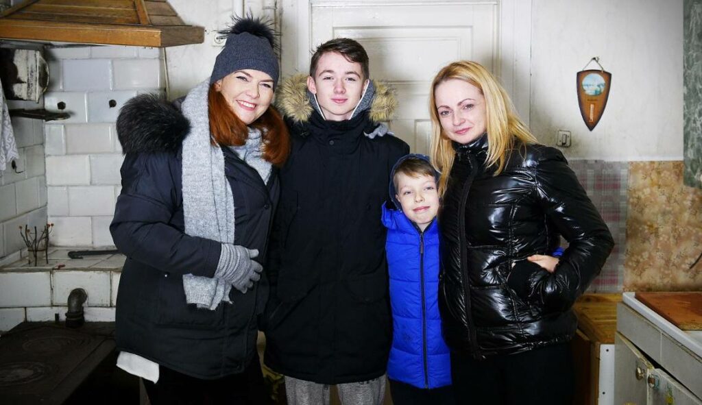 Nasz nowy dom: Katarzyna Dowbor i pani Beata z synami