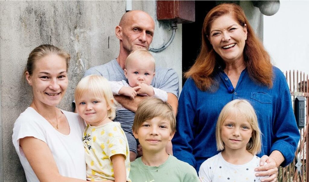 Nasz nowy dom: Katarzyna Dowbor i uczestnicy Żaneta i Marek z dziećmi