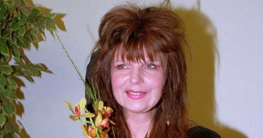 Czy Elżbieta Dmoch ma emeryturę? Legendarna artystka żyje dziś bardzo skromnie